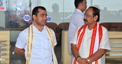 ఇంద్రకీలాద్రిపై భక్తజన ప్రవాహం..