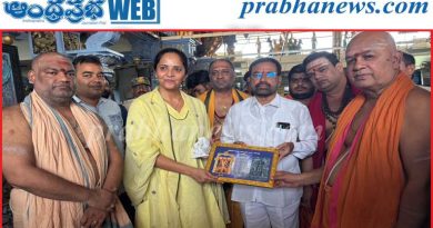 ఆదిత్యుని దర్శించుకున్న యాంకర్ అనసూయ…