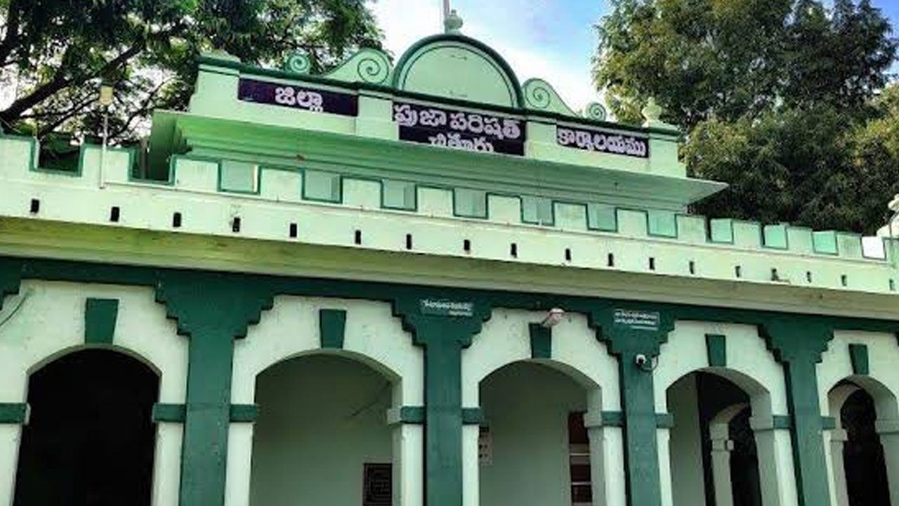 జడ్పీలో కోట్ల నిధులు స్వాహా.. బాధ్యులెవరు?