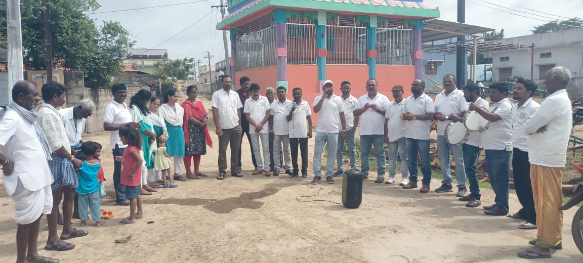 ఆటపాటలతో ప్రభుత్వ పథకాలపై అవగాహన