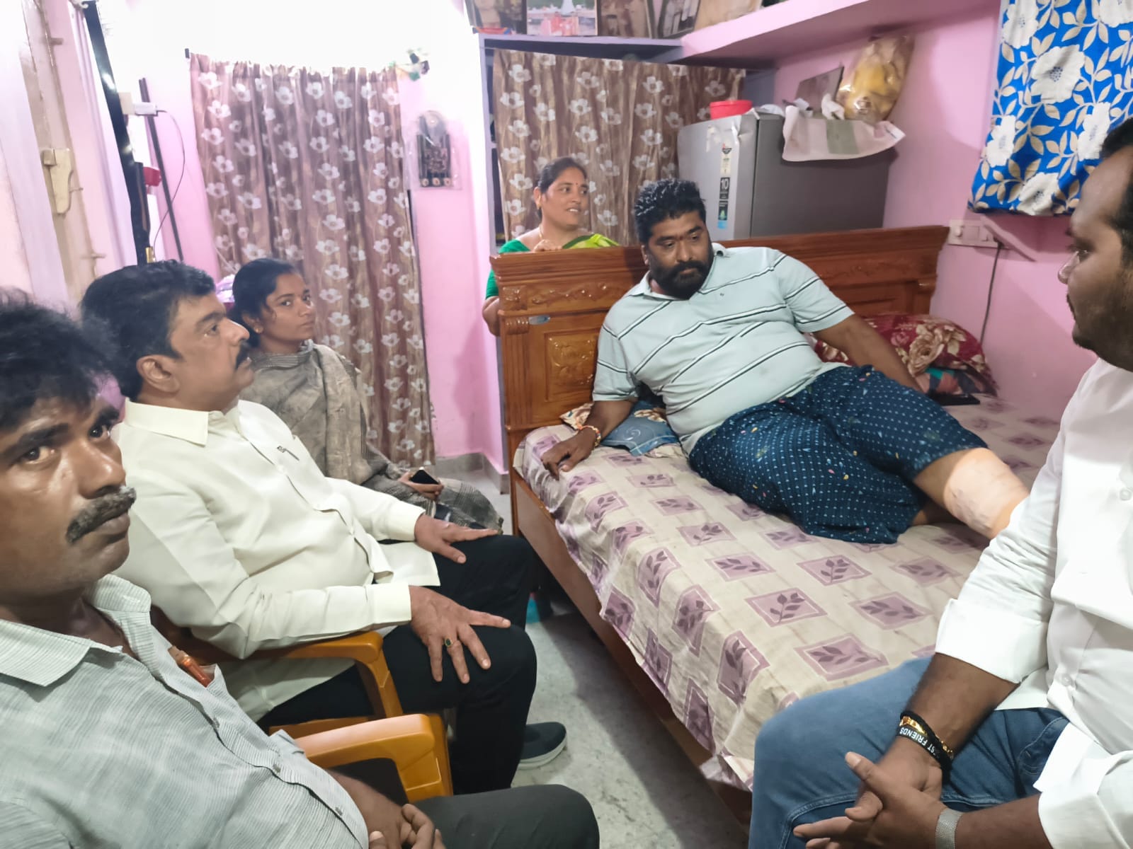 టీఎన్టీయూసీ రాష్ట్ర ఉపాధ్యక్షుడుకు బొండా ఉమా పరామర