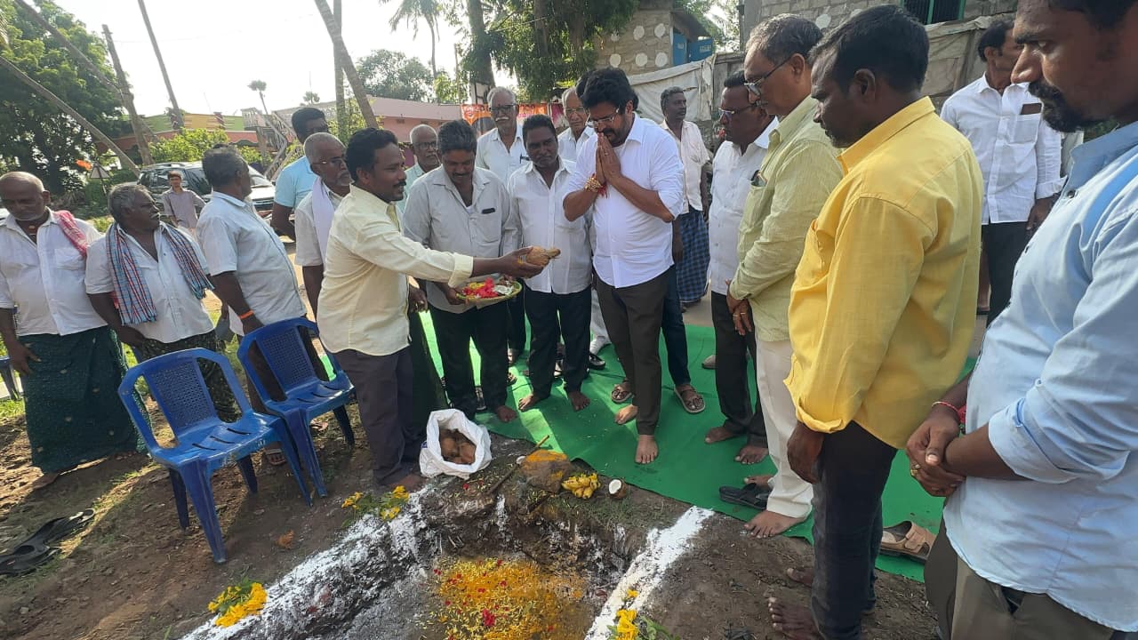 గుడ్లవల్లేరు మండలంలో రూ.4.17 కోట్లతో రోడ్ల అభివృద్