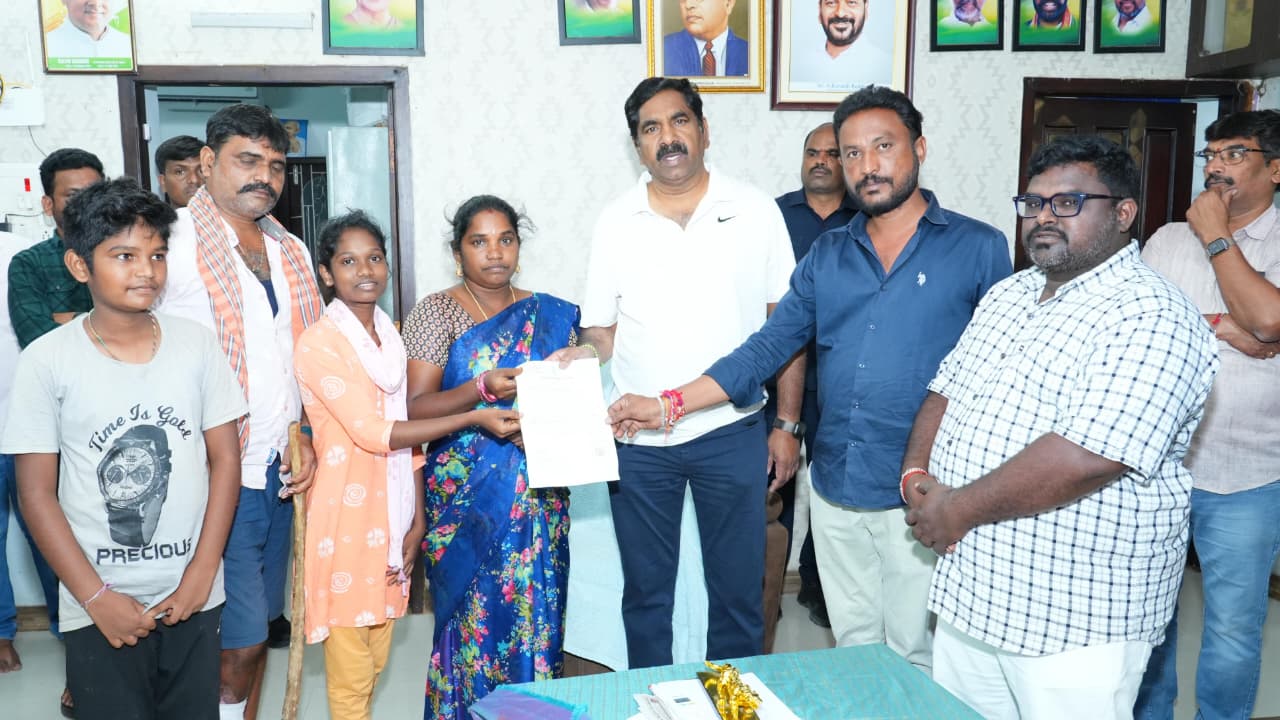 కాలి శస్త్రచికిత్సకు రూ.1.50 లక్షల ఎల్‌ఓసీ మంజూరు.