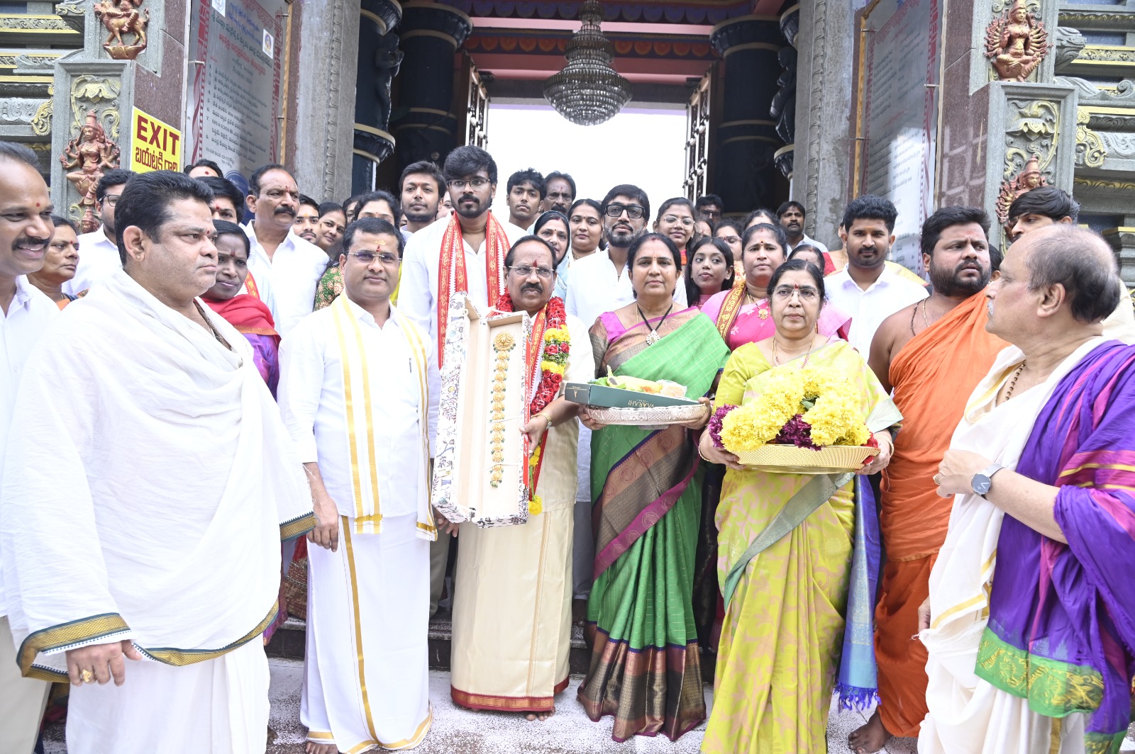 కనకదుర్గమ్మకు స్వర్ణ ‘జడ’ కానుక