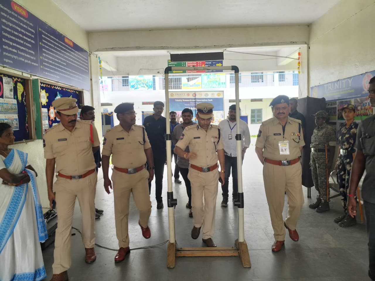 పరీక్షా కేంద్రాల వద్ద పటిష్టమైన బందోబస్తు
