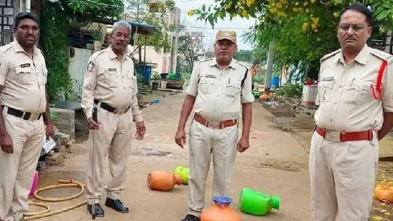 నందికొట్కూరులో పోలీసుల మెరుపు దాడి
