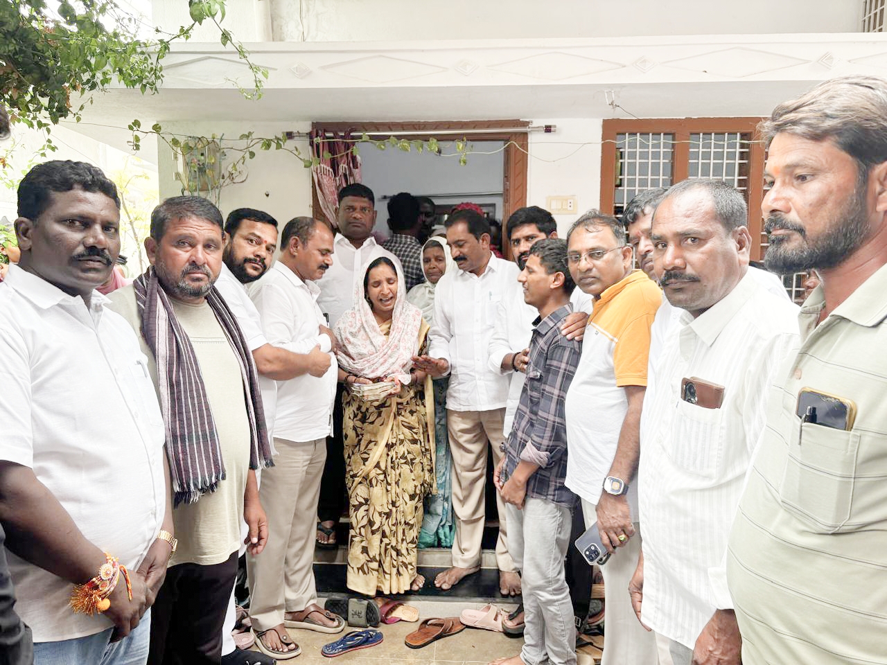 సలీం మృతి పార్టీకి తీరని లోటు..