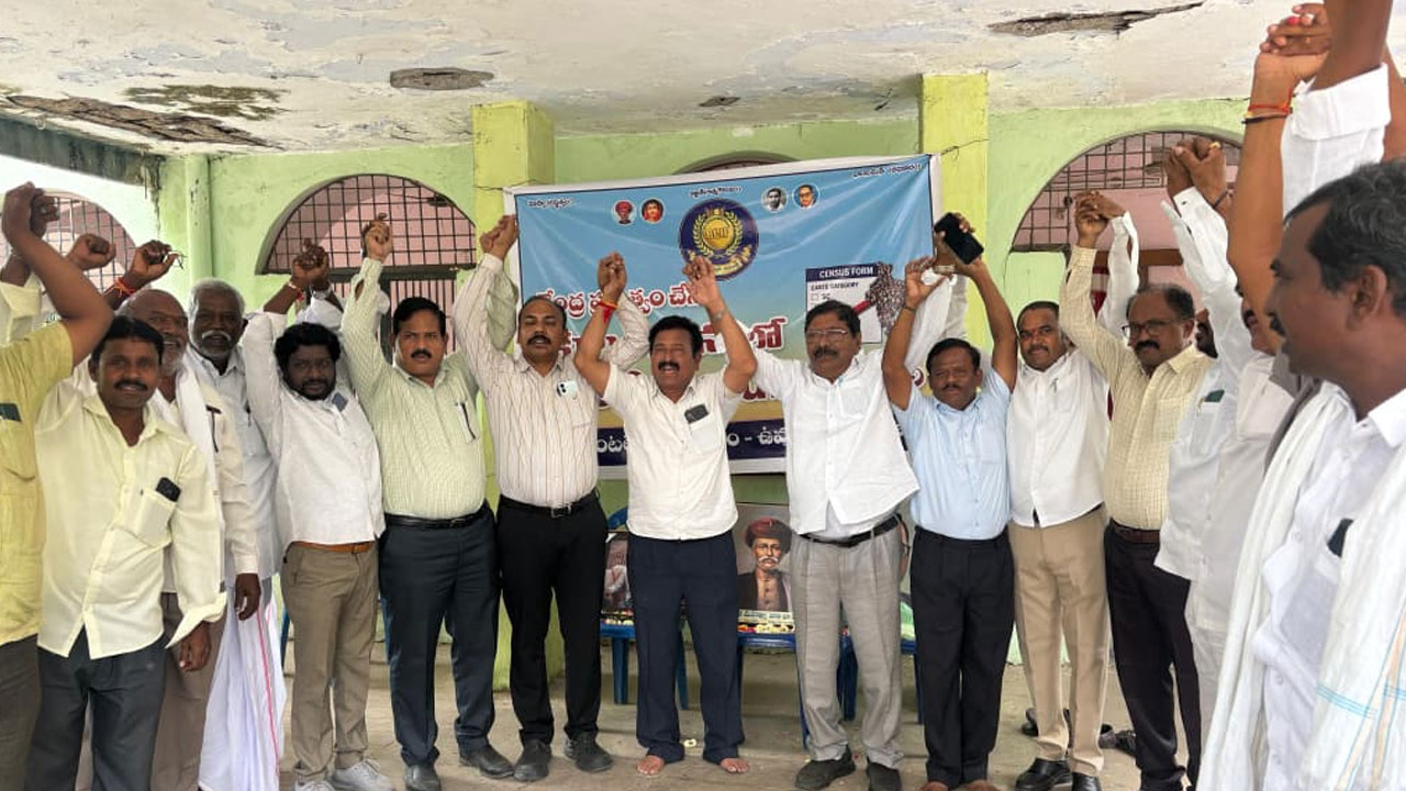 ఐక్య ఉద్యమాలతో బీసీలు రాజకీయంగా ఎదగాలి..