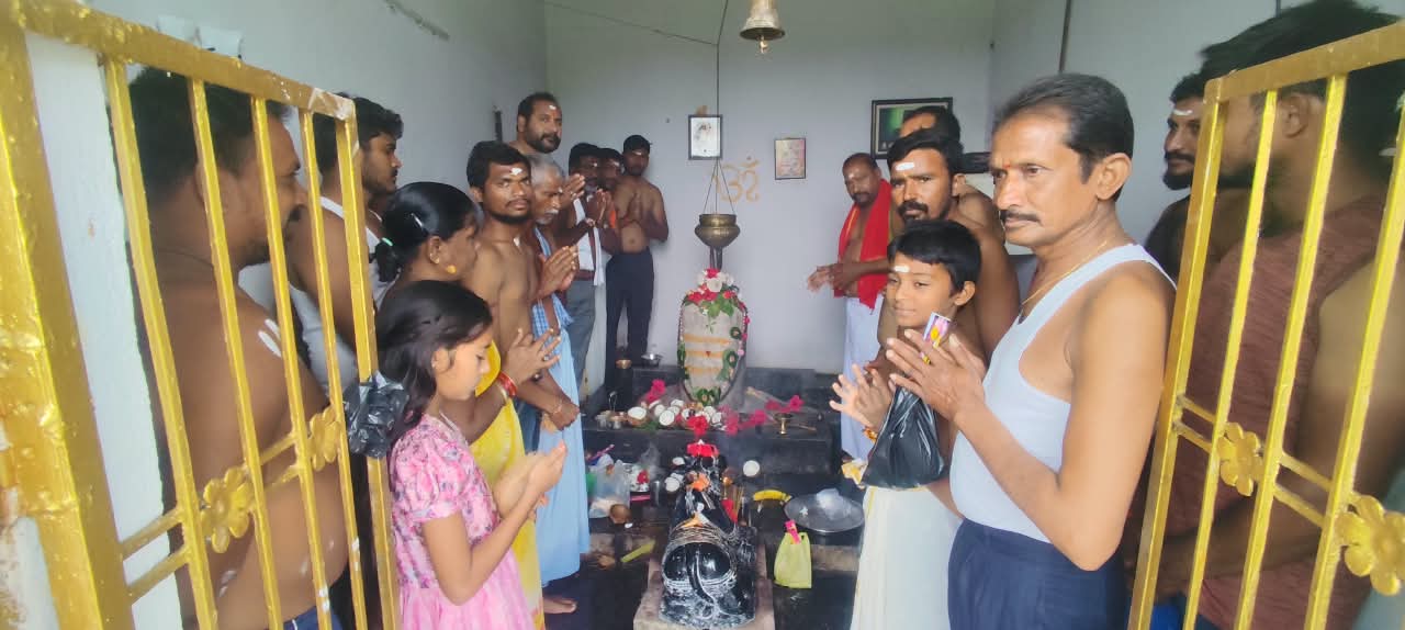 మహాలింగేశ్వర ఆలయంలో భక్తుల సందడి..