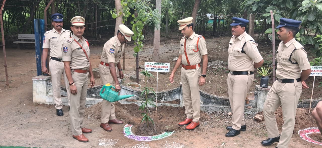 రామకృష్ణాపూర్ పోలీస్‌స్టేషన్‌లో ఏసీపీ ఆకస్మిక తనిఖ