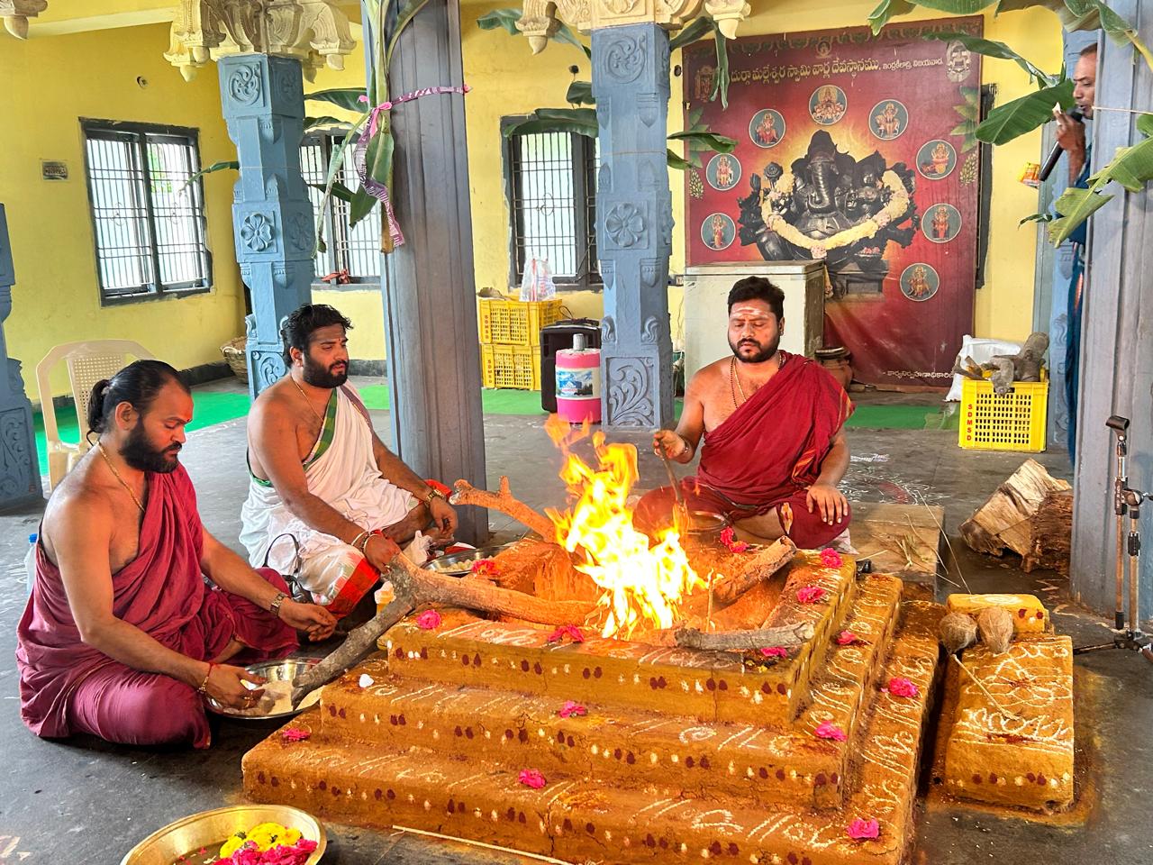విఘ్నాలు తొలగే వేళ.. విఘ్నేశ్వరునికి వైభవంగా హోమం