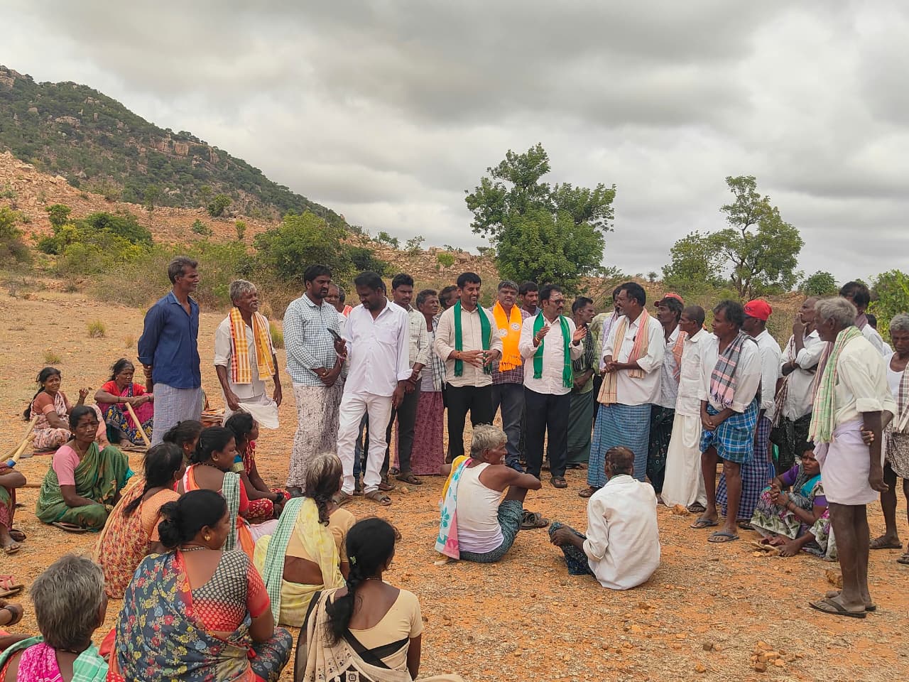 ఉపాధి హామీ పనులను పరిశీలించిన బీజేపీ కిసాన్‌ మోర్చ