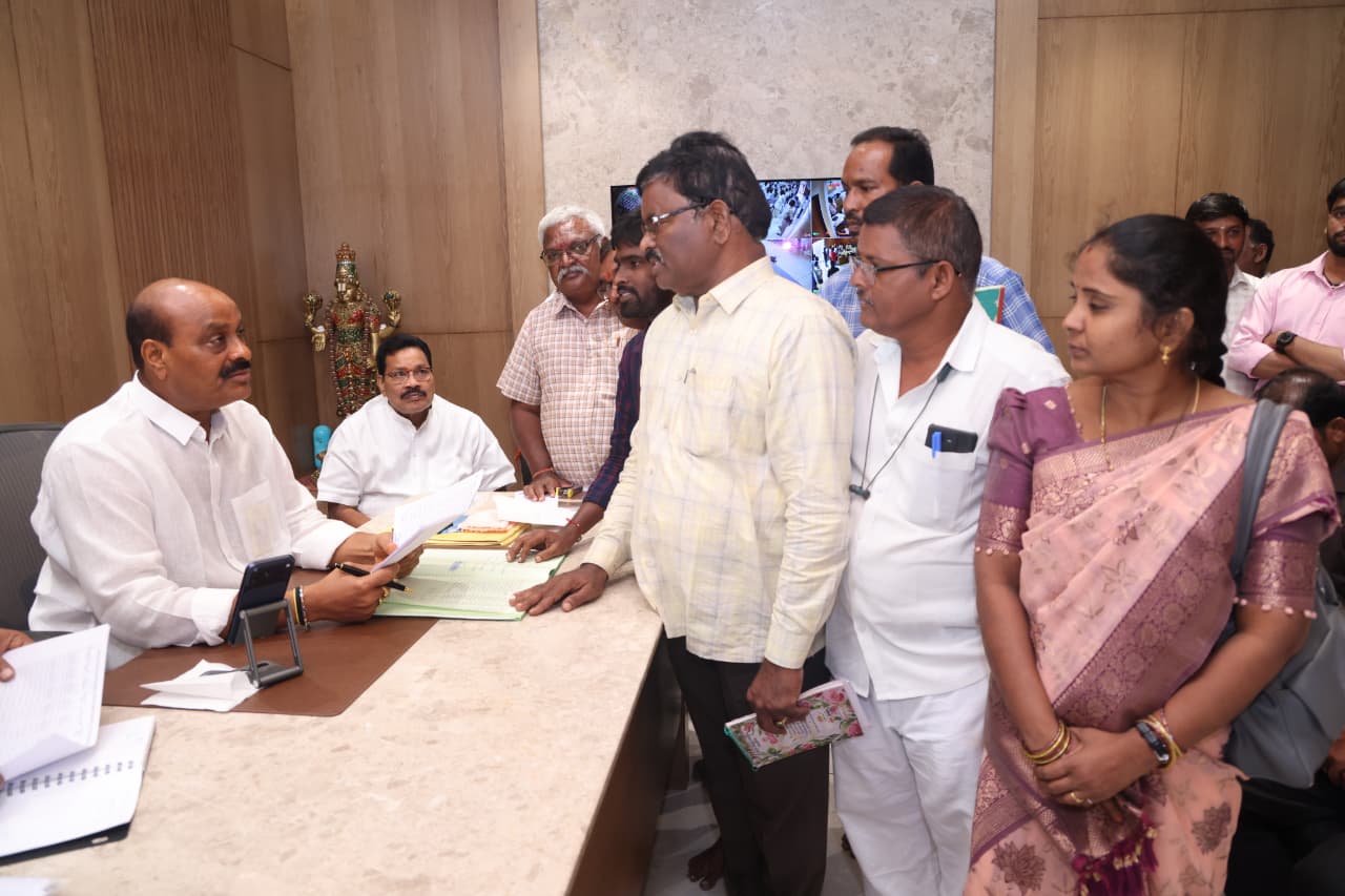 బీసీ విద్యార్థుల సంక్షేమానికి పెద్దపీట: మంత్రి అచ్