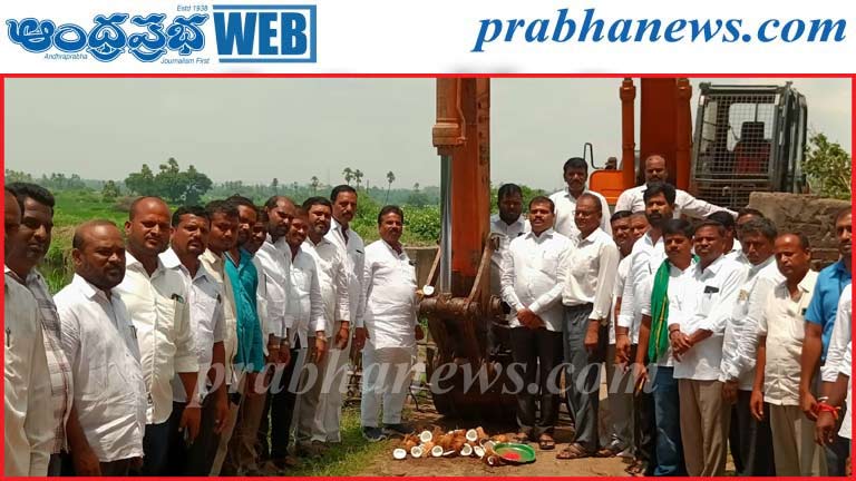 పిలాయిపల్లి కాలువలో గుర్రపుడెక్క తొలగింపు పనులు ప్