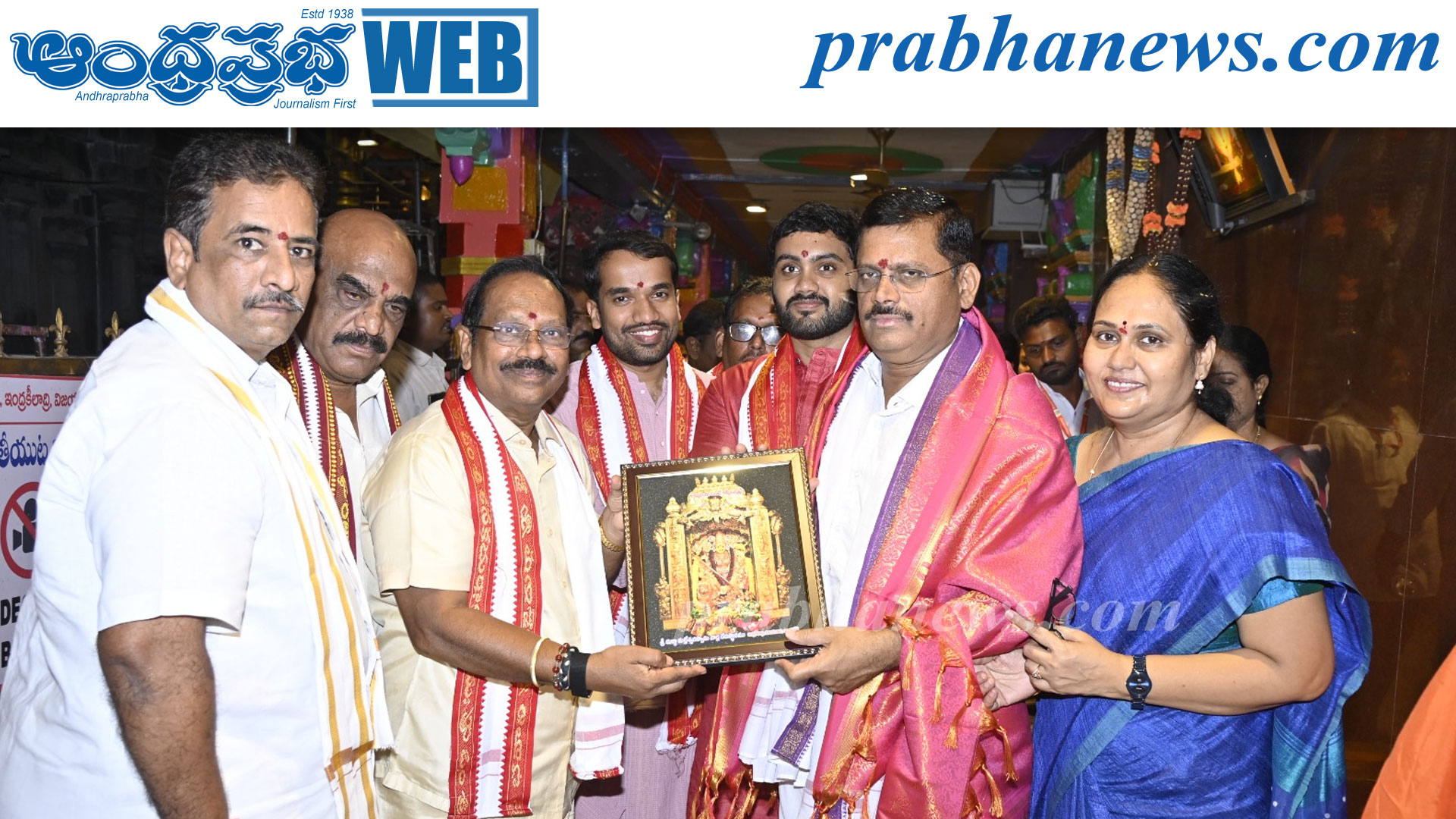 కనకదుర్గమ్మను దర్శించుకున్న పోలీస్‌ కమిషనర్‌