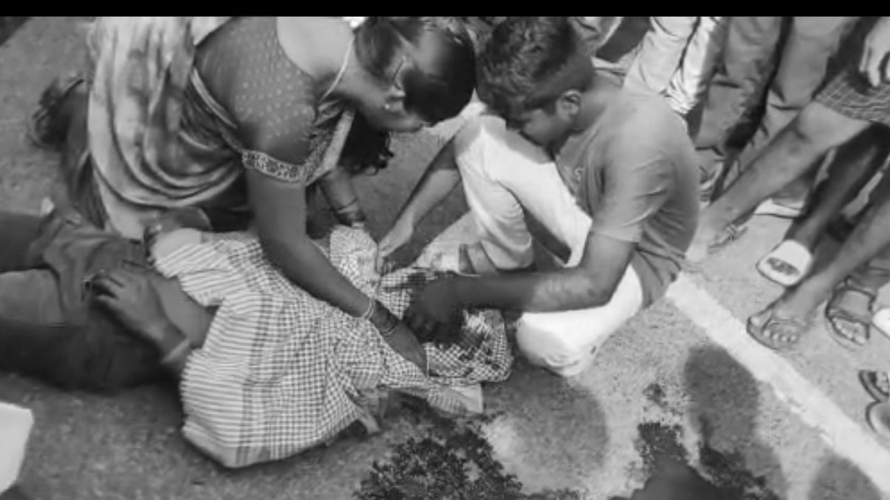 ఆర్టీసీ బస్సు ఢీకొని ద్విచక్ర వాహనదారుడు మృతి