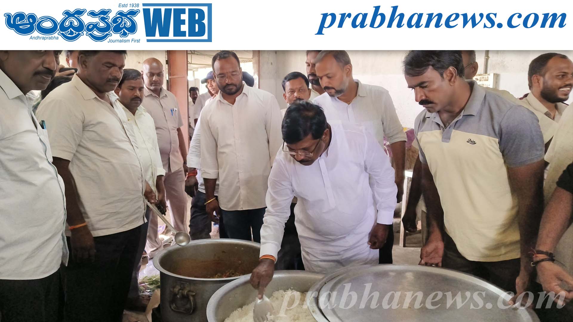 గురుకుల బాలుర హాస్టల్లో ఆకస్మికంగా తనిఖీ