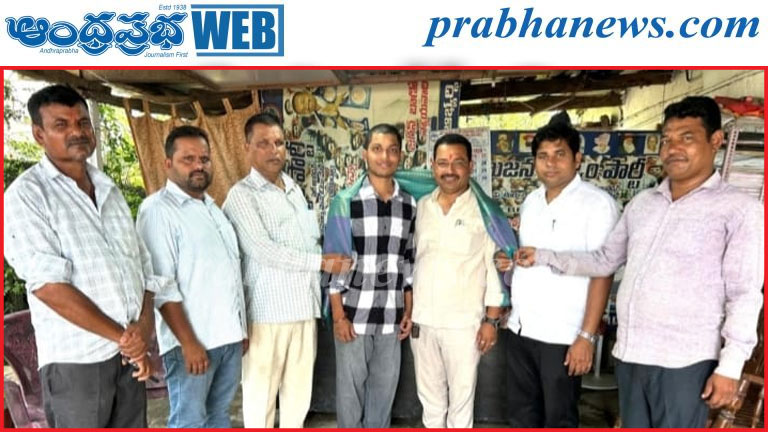 ఎంబీబీఎస్‌ సీటు సాధించిన తరుణ్‌కు సన్మానం