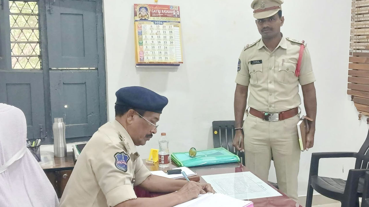 ప్రజలకు అందుబాటులో ఉండాలి : మెట్పల్లి డీఎస్పీ రాము
