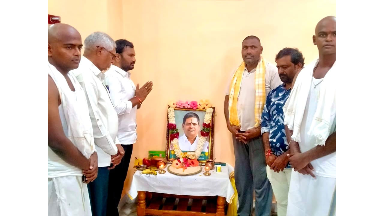 ప్రమోద్‌గౌడ్‌ కుటుంబానికి నాతరి స్వామి పరామర్శ