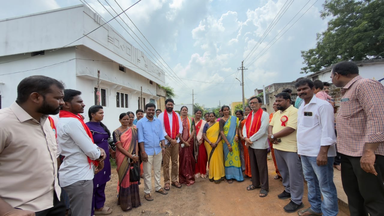 15 ఏళ్ల నిరీక్షణకు తెర.. ఇందిరమ్మ కాలనీలో రోడ్డు ప